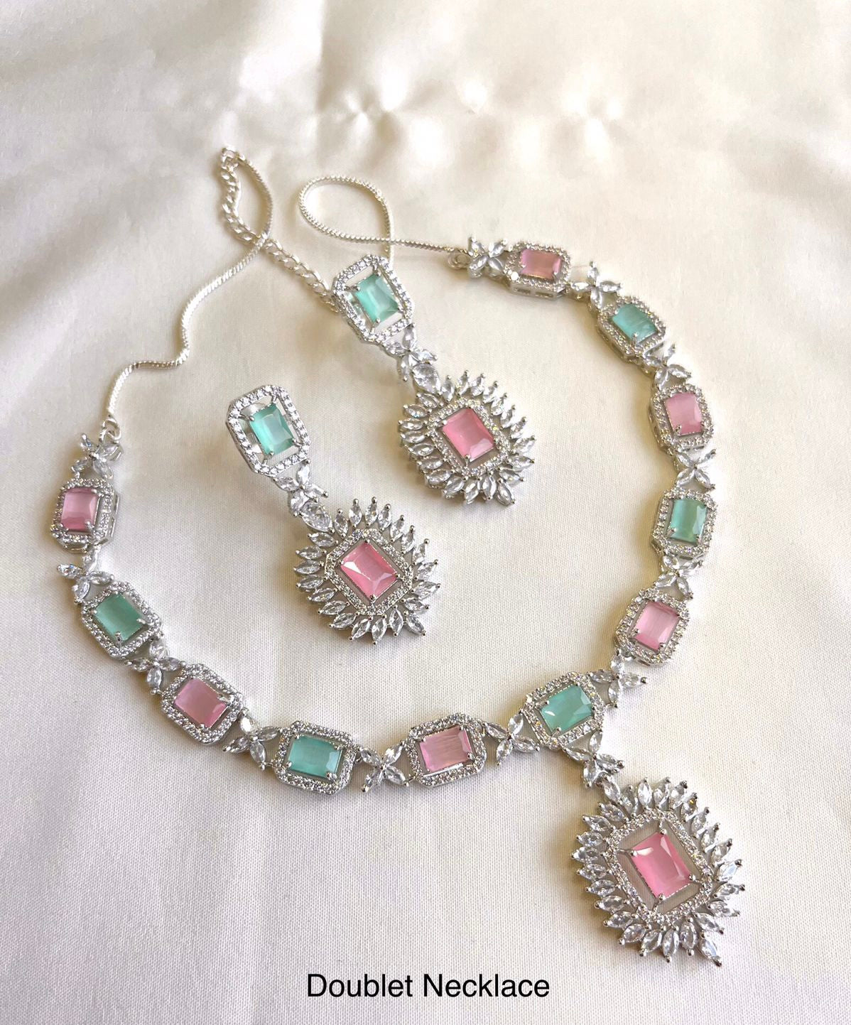 Saanvi Set (Necklace+Earrings)